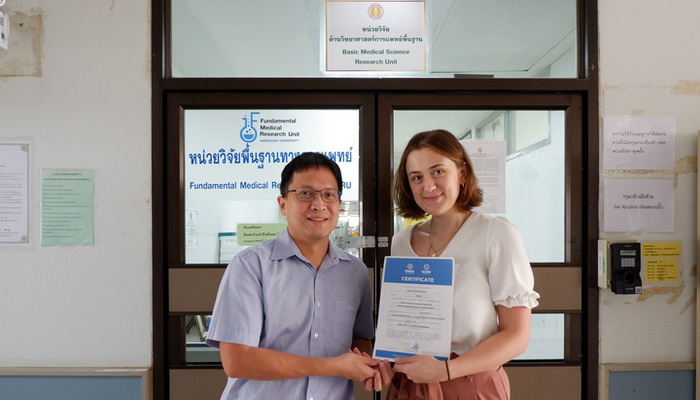 โครงการแลกเปลี่ยนนิสิตแพทย์เพื่อการศึกษาวิจัย (Miss Emma Christina)