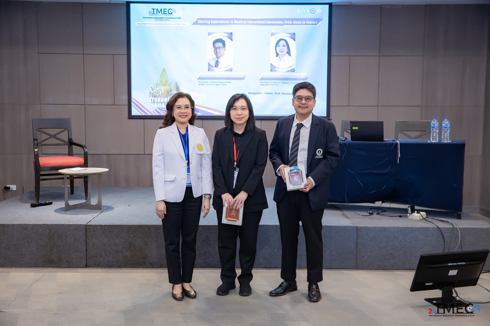 ผศ.พญ.อินทิพร โฆษิตานุฤทธิ์ หัวหน้าภาควิชาวิสัญญีวิทยา คณะแพทยศาสตร์ มหาวิทยาลัยนเรศวร เป็นวิทยากรบรรยายเรื่อง Sharing Experiences in Medical Educational Innovation: From Ideas to Impact  