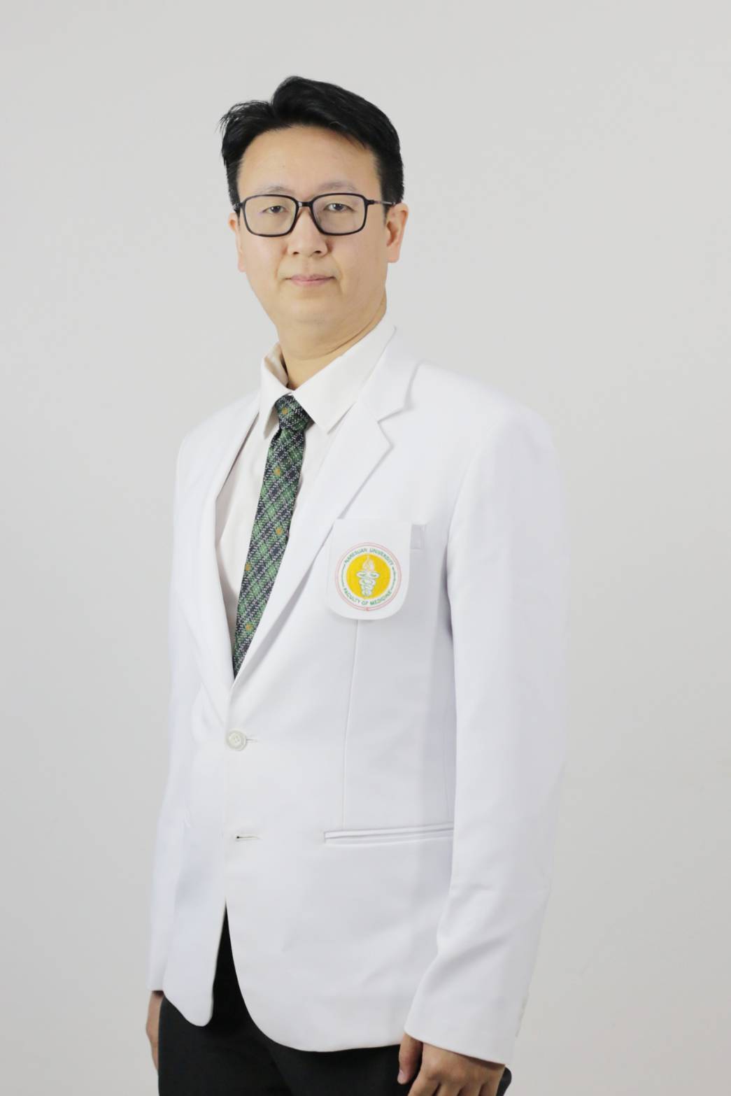 ผศ. นพ.อรรควร มหัทธนตระกูล