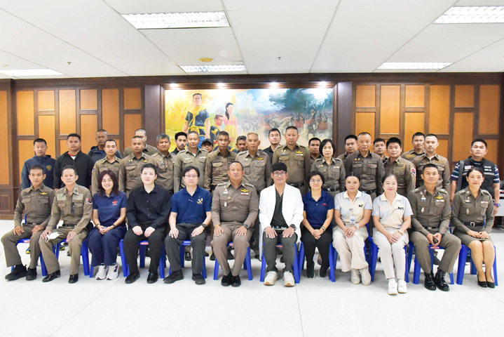 รพ.มหาวิทยาลัยนเรศวร จับมือ สภ.เมืองพิษณุโลก อบรมตำรวจ 200 นาย เสริมทักษะกู้ชีพ สังเกตสัญญาณอันตราย
