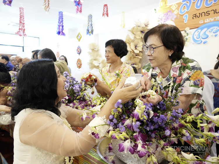คณะแพทย์ มน.ร่วมสืบสานวัฒนธรรม "สุขสราญ สงกรานต์ มอนอ"  